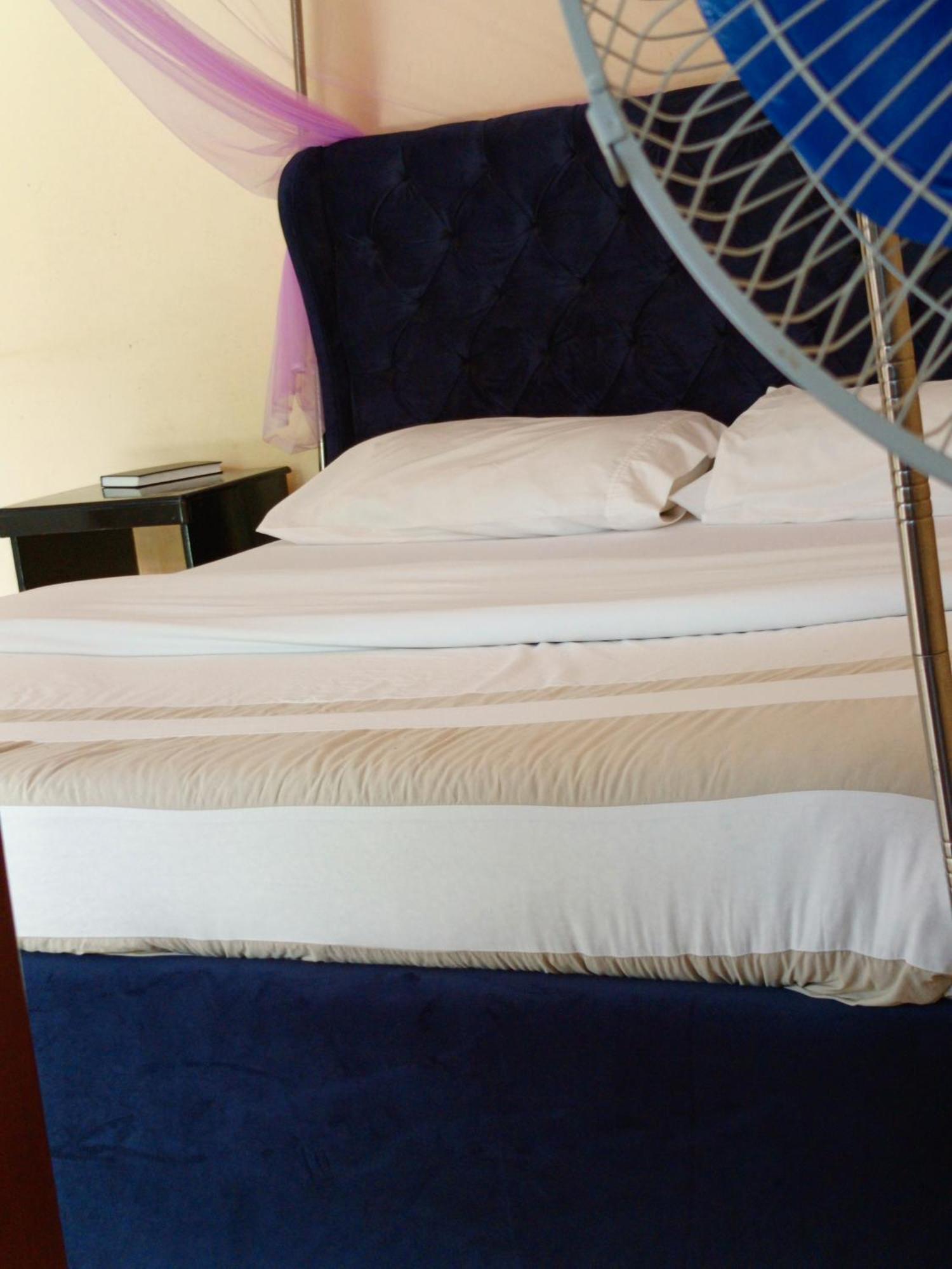 Pross Residence Masindi Bagian luar foto